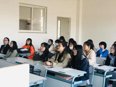 英語(yǔ)學(xué)院召開(kāi)2018級(jí)研究生就業(yè)指導(dǎo)會(huì)，聚焦高效尋聘