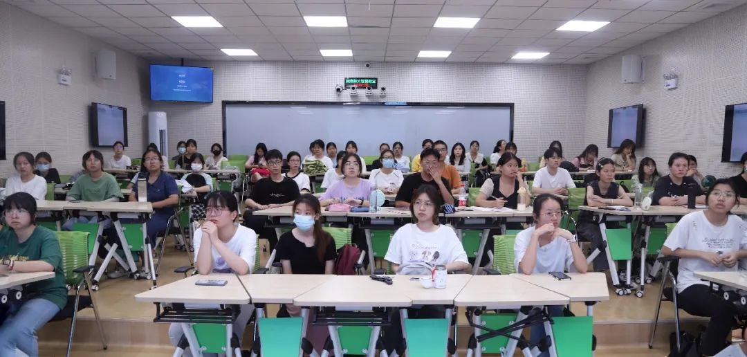 “職”面未來 筑夢前行——學院成功舉辦職業生涯規劃與擇業指導講座